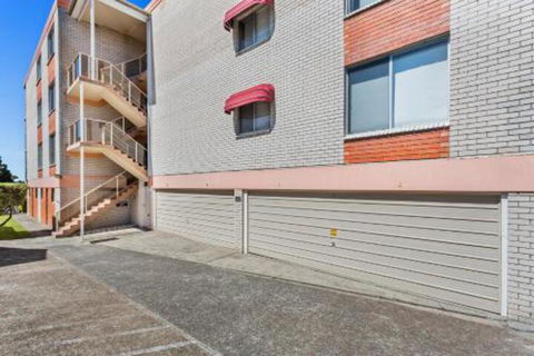 2 BEDROOM APARTMENT LAMAN LODGE UNIT 2 - Accommodation Sunshine Coast 5