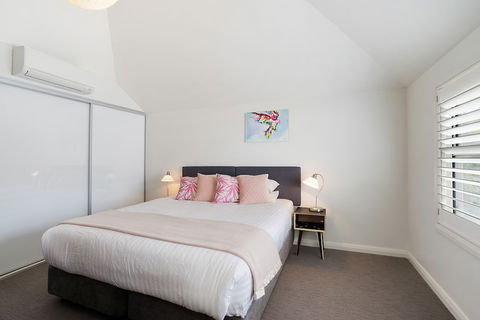 Newcastle Executive Homes - Veda House - Accommodation Sunshine Coast 2