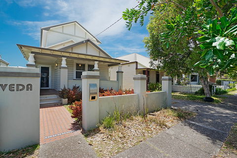 Newcastle Executive Homes - Veda House - Accommodation Sunshine Coast 0