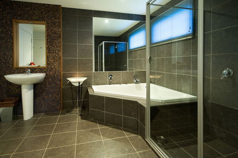 Alofi - Accommodation Sunshine Coast 6