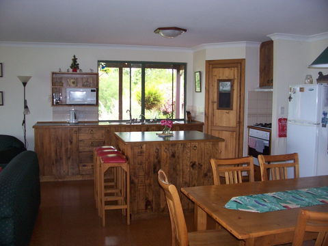 Silversprings Cottages - Accommodation Sunshine Coast 2