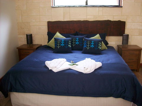 Silversprings Cottages - Accommodation Sunshine Coast 3