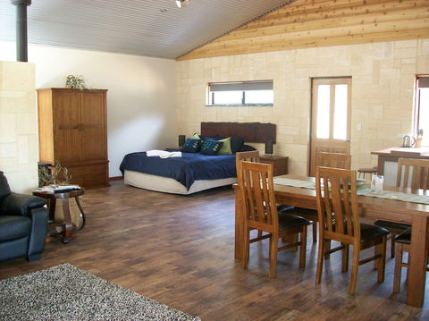 Silversprings Cottages - Accommodation Sunshine Coast 1