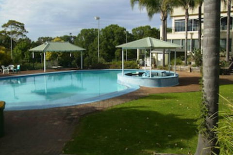 Lakeview Villa's - Accommodation Sunshine Coast 0