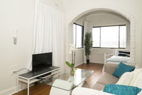 Ocean Front Building On Bondi Beach - Accommodation Sunshine Coast 0