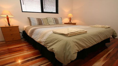 Glenaire Apartments At Meredith - Accommodation Sunshine Coast 2