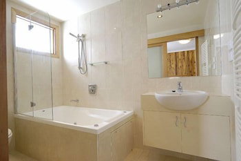 Alpine Haven 2 - Accommodation Sunshine Coast 4