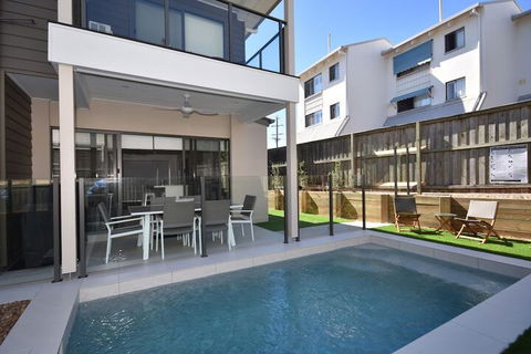 Holiday With A View Lowry Street - Accommodation Sunshine Coast 1