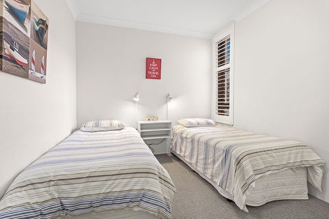 South Pacific Unit  4 - Shoal Bay - Accommodation Sunshine Coast 2