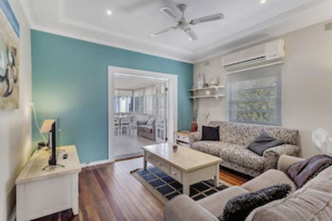 Tomaree Road, 14, Oscars Pet Friendly Beach House - Accommodation Sunshine Coast 0