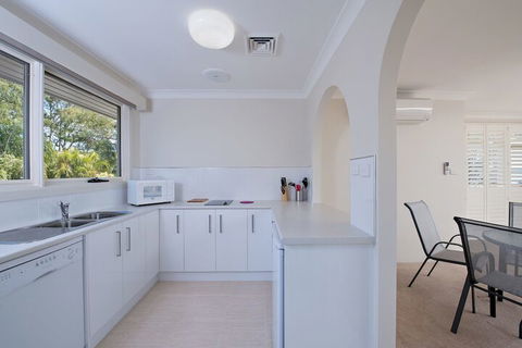 Soldiers Point Road 245 Wanda View - Accommodation Sunshine Coast 3