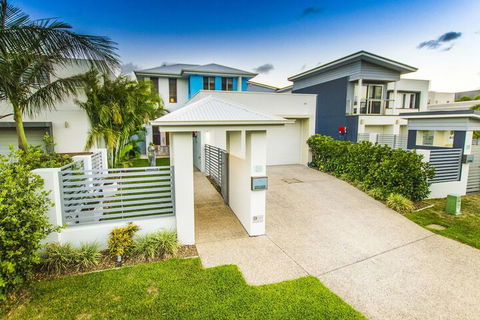 Quayside - Accommodation Sunshine Coast 1