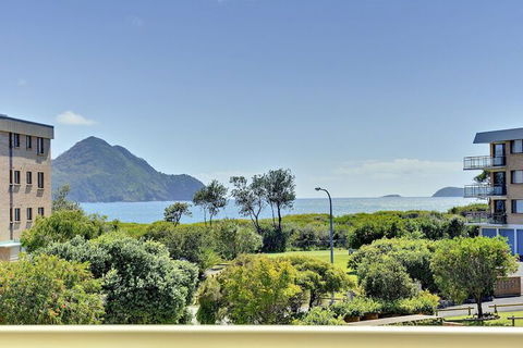 Seaspray, Unit 3/4 Intrepid Close - Accommodation Sunshine Coast 1