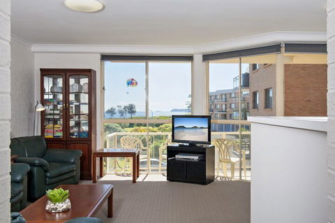 Seaspray, Unit 3/4 Intrepid Close - Accommodation Sunshine Coast 2