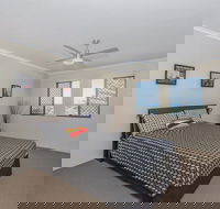 Seaside on Marine - Accommodation Sunshine Coast