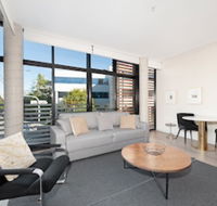 Uber Chic Newtown Designer Pad H392 - Accommodation Sunshine Coast
