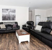 4 Bedroom Inner City Townhouse  Sleeps 9 - Accommodation Sunshine Coast