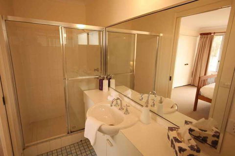 Verona Vineyard Cottage - Accommodation Sunshine Coast 5