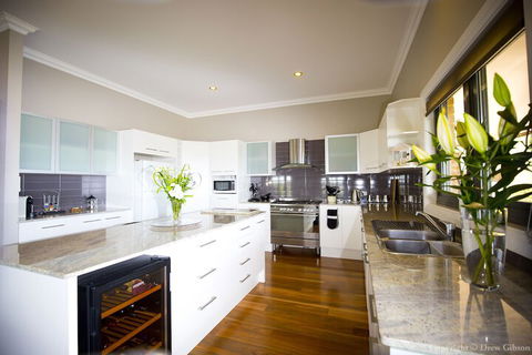 Paradise Hill - Accommodation Sunshine Coast 1