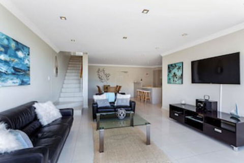 Aura 13 Shoal Bay - Accommodation Sunshine Coast 0