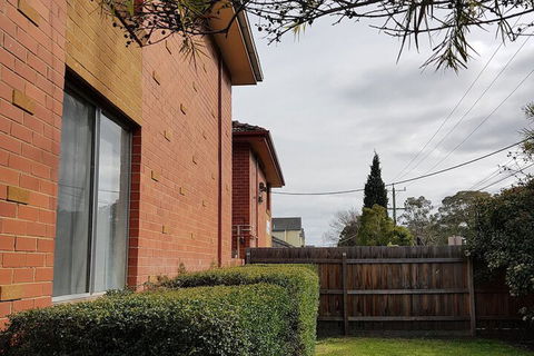 Clayton Apartment - Accommodation Sunshine Coast 2