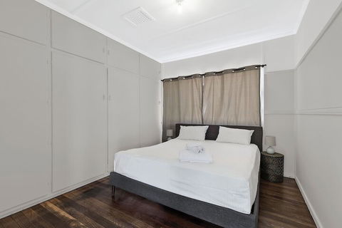 EJ Homes At The Entrance - Accommodation Sunshine Coast 3