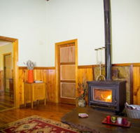 Red Tractor Retreat - Accommodation Sunshine Coast