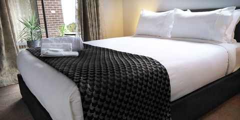 Lakeside Retreat & Business - Accommodation Sunshine Coast 1