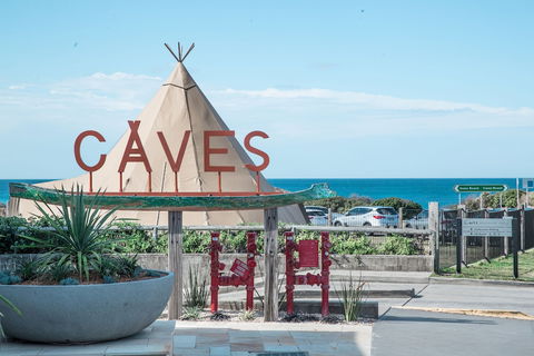 Caves Coastal Bar & Bungalows - Accommodation Sunshine Coast 2
