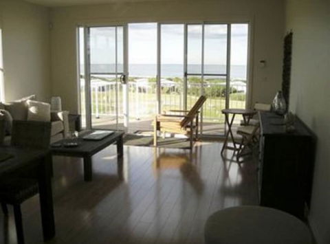 Caves Coastal Bar & Bungalows - Accommodation Sunshine Coast 4