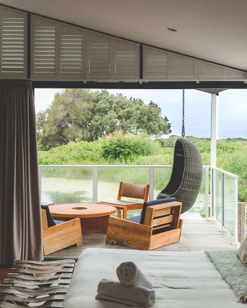 Caves Coastal Bar & Bungalows - Accommodation Sunshine Coast 1