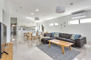 Diamond Bay Beach House - Accommodation Sunshine Coast 0