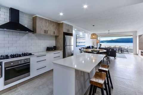 Beachfront Frangipani Apartments - Accommodation Sunshine Coast 3