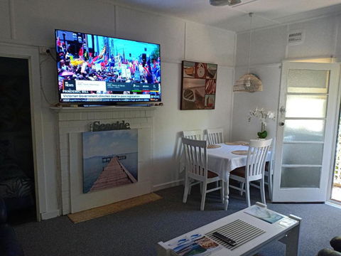 The Boathouse A 3 Bedroom House - Accommodation Sunshine Coast 1