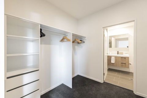 Astra Apartments Broadmeadow - Accommodation Sunshine Coast 4