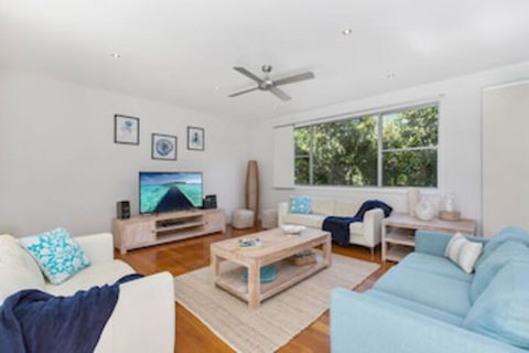 Augusta House - Accommodation Sunshine Coast 0