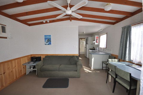 Dylene Caravan Park - 2 Br Family Cabin With Air - Accommodation Sunshine Coast 4