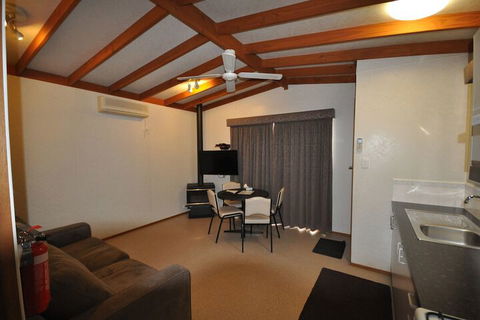 Dylene Caravan Park - 2 Br Family Cabin With Air - Accommodation Sunshine Coast 7