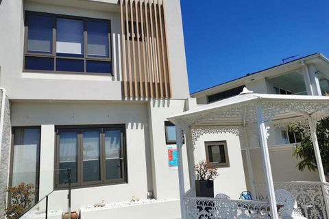Serviced Waterfront Whole Villa - Accommodation Sunshine Coast 1