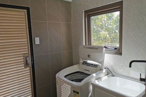 Serviced Waterfront Whole Villa - Accommodation Sunshine Coast 7