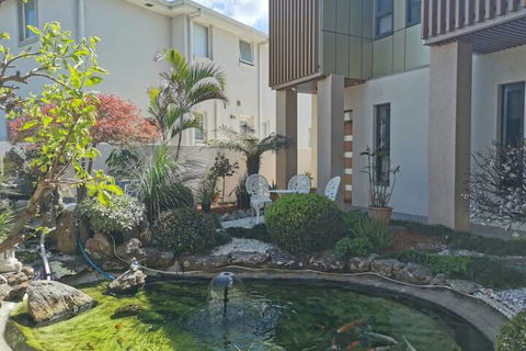 Serviced Waterfront Whole Villa - Accommodation Sunshine Coast 2
