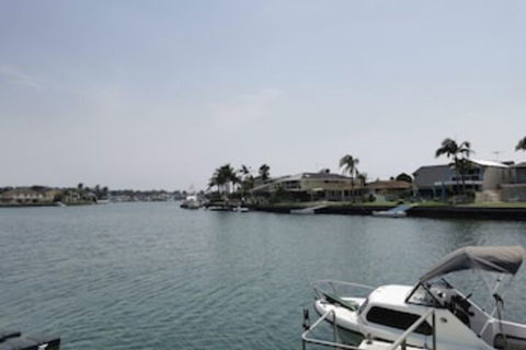 Serviced Waterfront Whole Villa - Accommodation Sunshine Coast 0