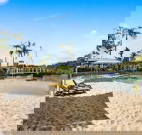 Resort Style 2 Bdrm in Homebush with Bay View - Accommodation Sunshine Coast