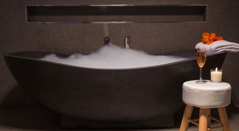 Ulverstone Waterfront Apartments - Accommodation Sunshine Coast 2