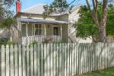 Ambiente Cottage Pet & Family Friendly - Accommodation Sunshine Coast 0