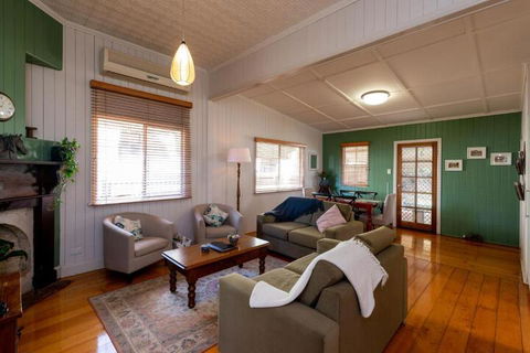 Ambiente Cottage Pet & Family Friendly - Accommodation Sunshine Coast 3