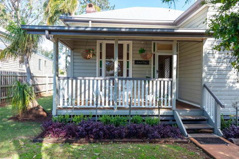 Ambiente Cottage Pet & Family Friendly - Accommodation Sunshine Coast 2
