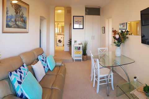 Coachhouse On The Beach - Accommodation Sunshine Coast 1