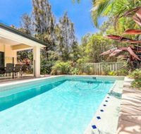 Large House with Pool - Accommodation Sunshine Coast