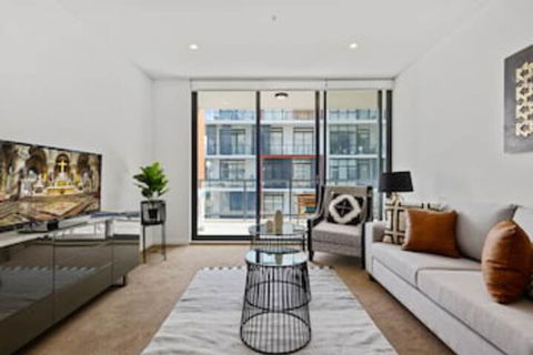HomeHotel Waterside Luxury & New Residences - Accommodation Sunshine Coast 0